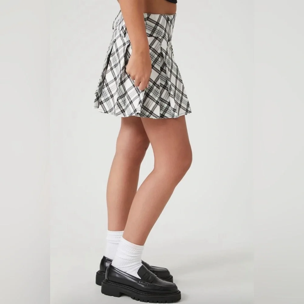 Forever 21. Size Large - Picture 2 of 14